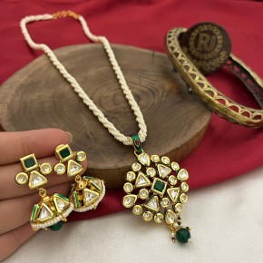 Kundan Pendant Set With Mala