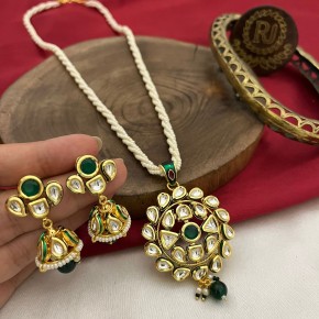 Kundan Pendant Set With Mala