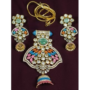 Pendent set with chain