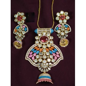 Pendent set with chain